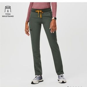 Figs Yola Skinny Scrub 2.0 Pant in Moss